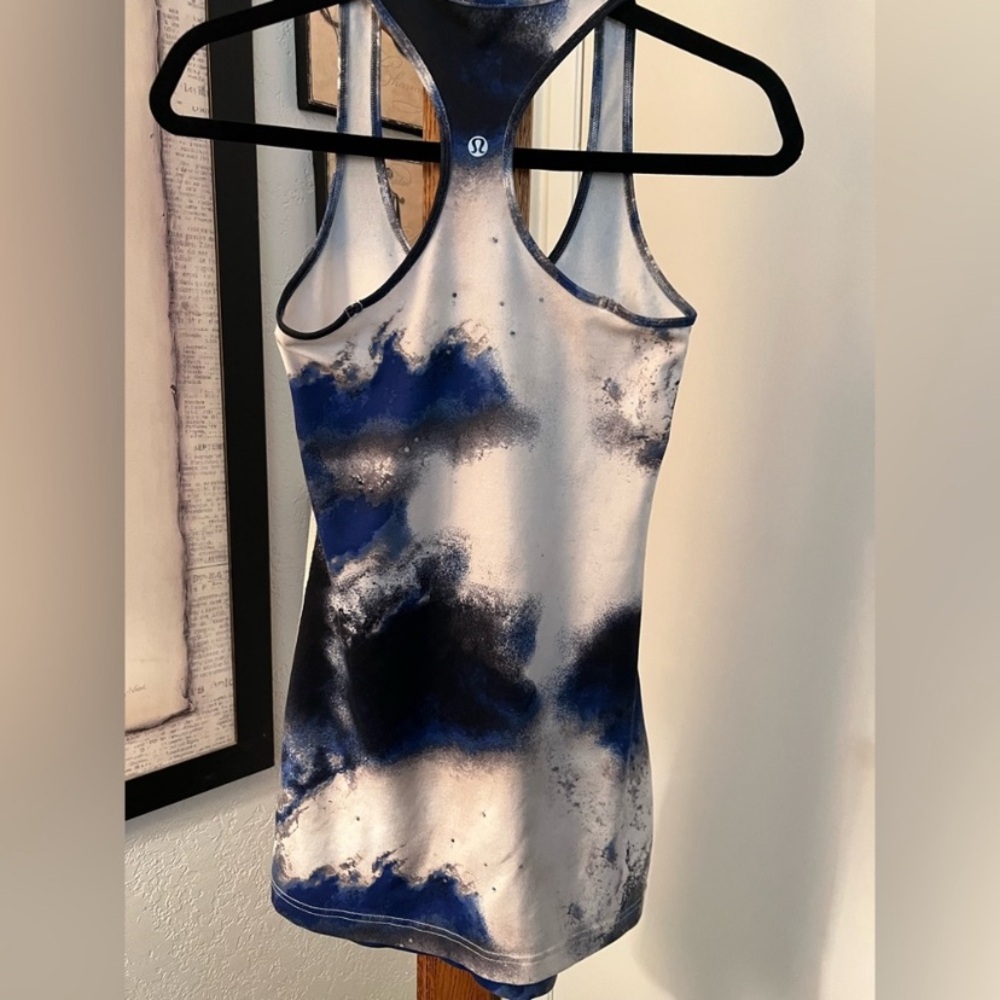 Lululemon tie die work out tank top size 4 - Picture 3 of 4
